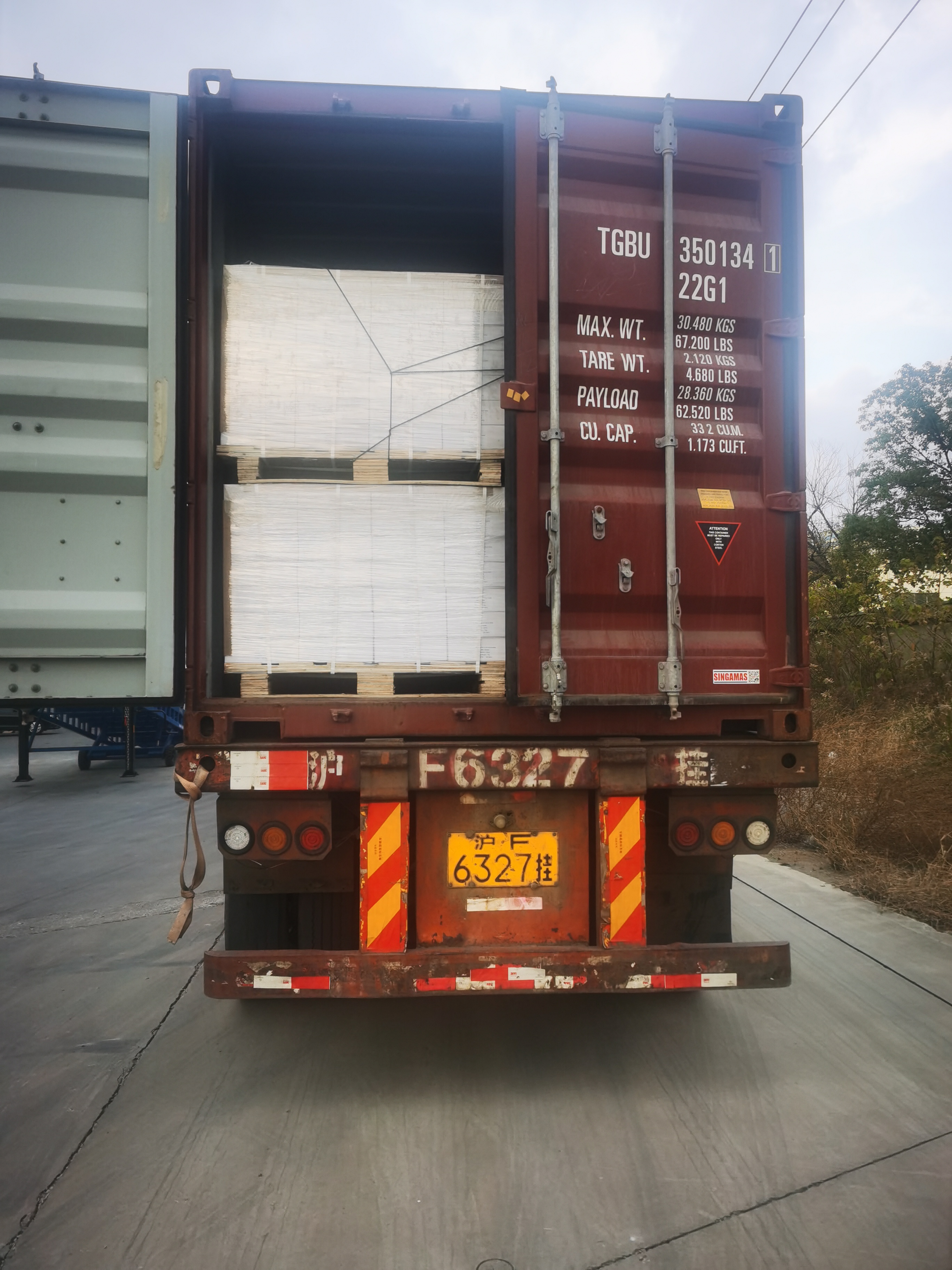 loading container